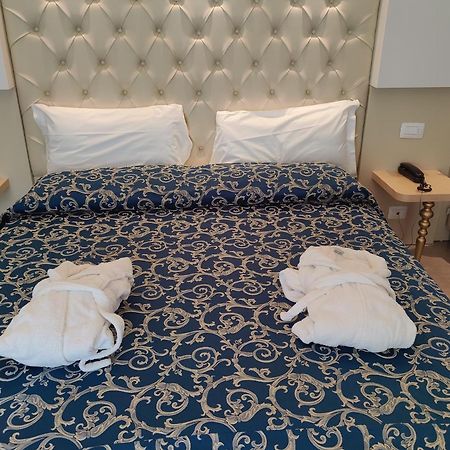 Hotel Ambassador Rimini Bagian luar foto