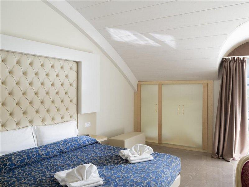 Hotel Ambassador Rimini Bagian luar foto