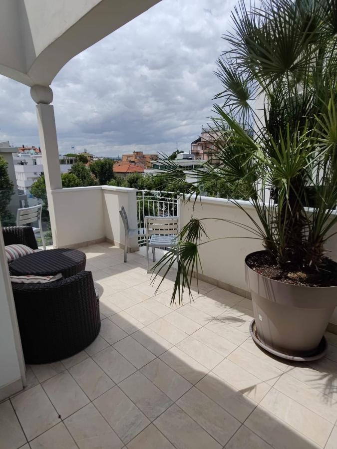 Hotel Ambassador Rimini Bagian luar foto
