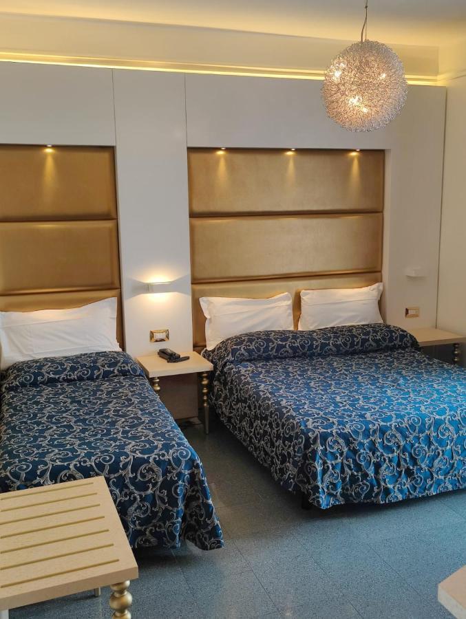 Hotel Ambassador Rimini Bagian luar foto