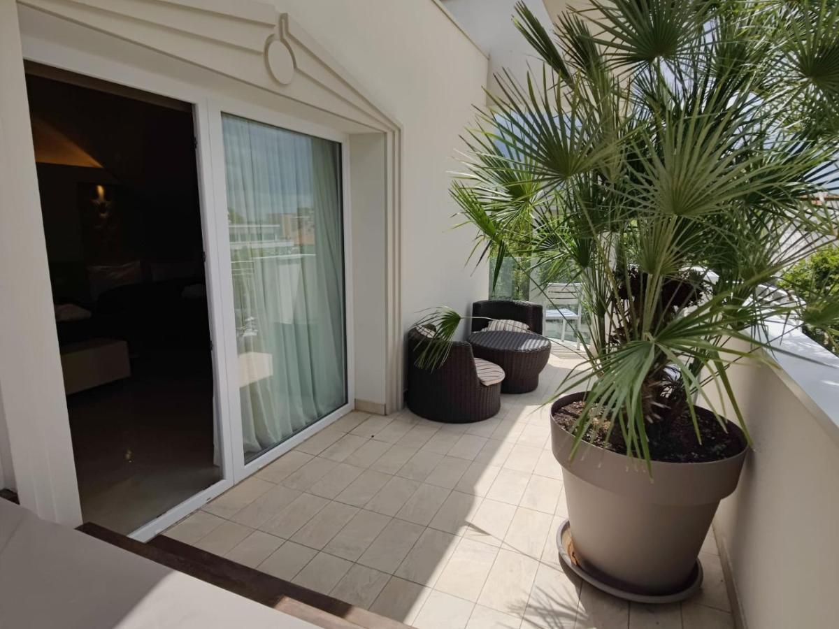 Hotel Ambassador Rimini Bagian luar foto
