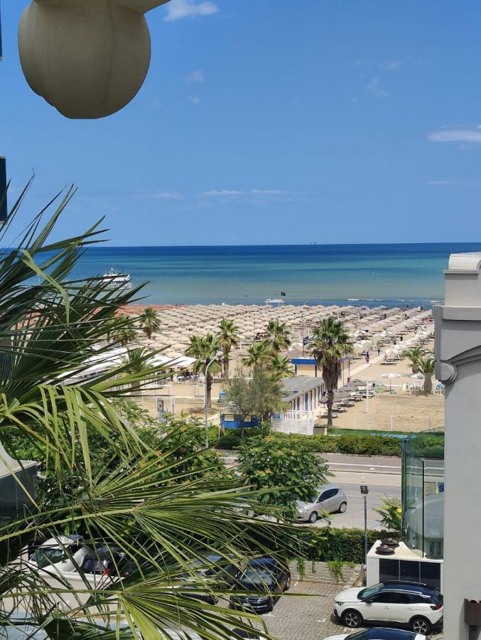 Hotel Ambassador Rimini Bagian luar foto