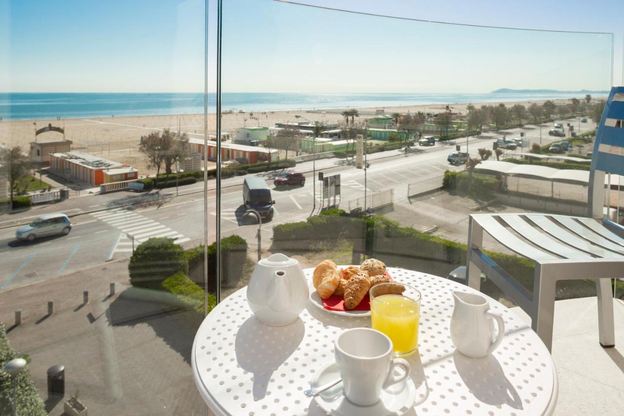 Hotel Ambassador Rimini Bagian luar foto