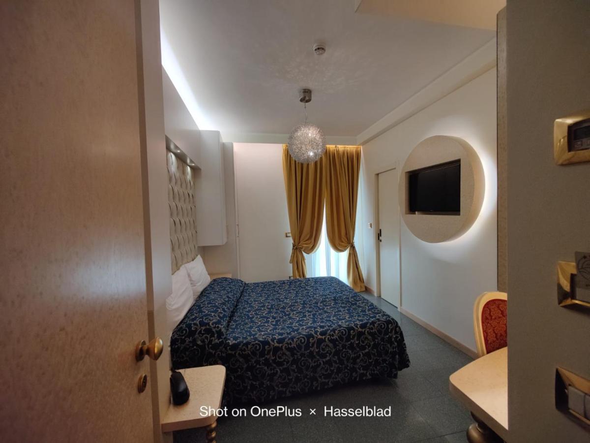Hotel Ambassador Rimini Bagian luar foto