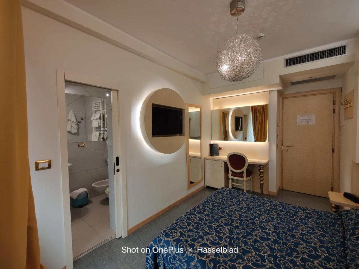 Hotel Ambassador Rimini Bagian luar foto
