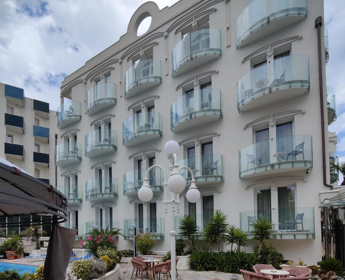 Hotel Ambassador Rimini Bagian luar foto