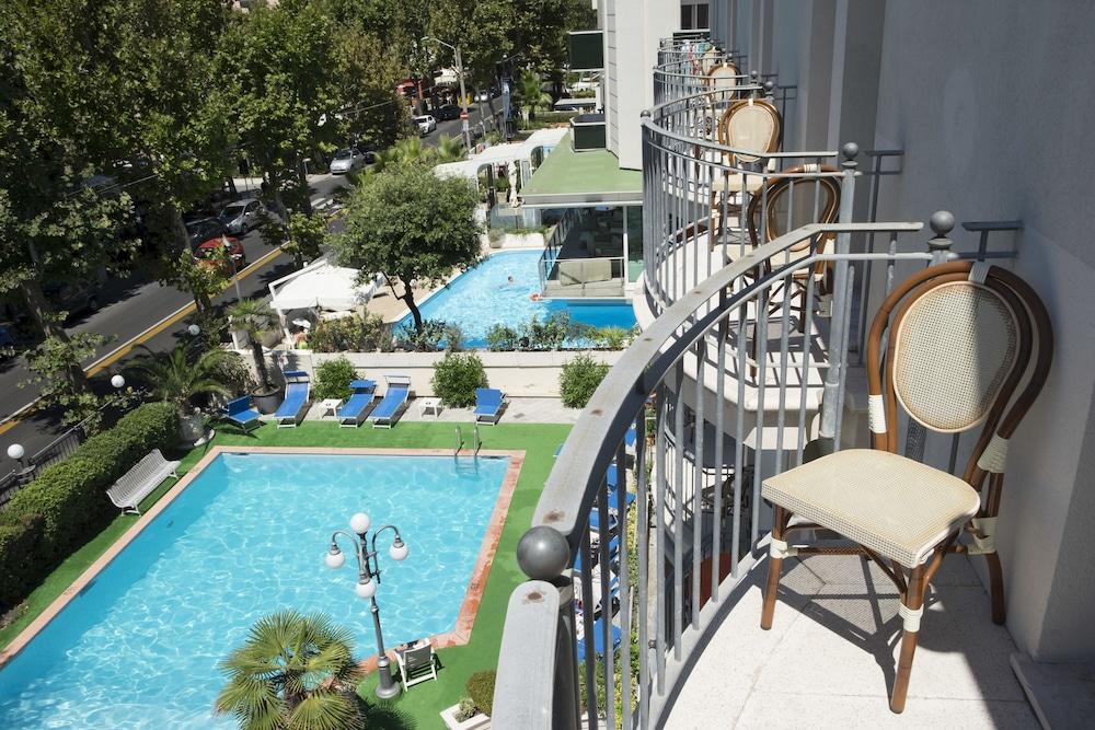 Hotel Ambassador Rimini Bagian luar foto
