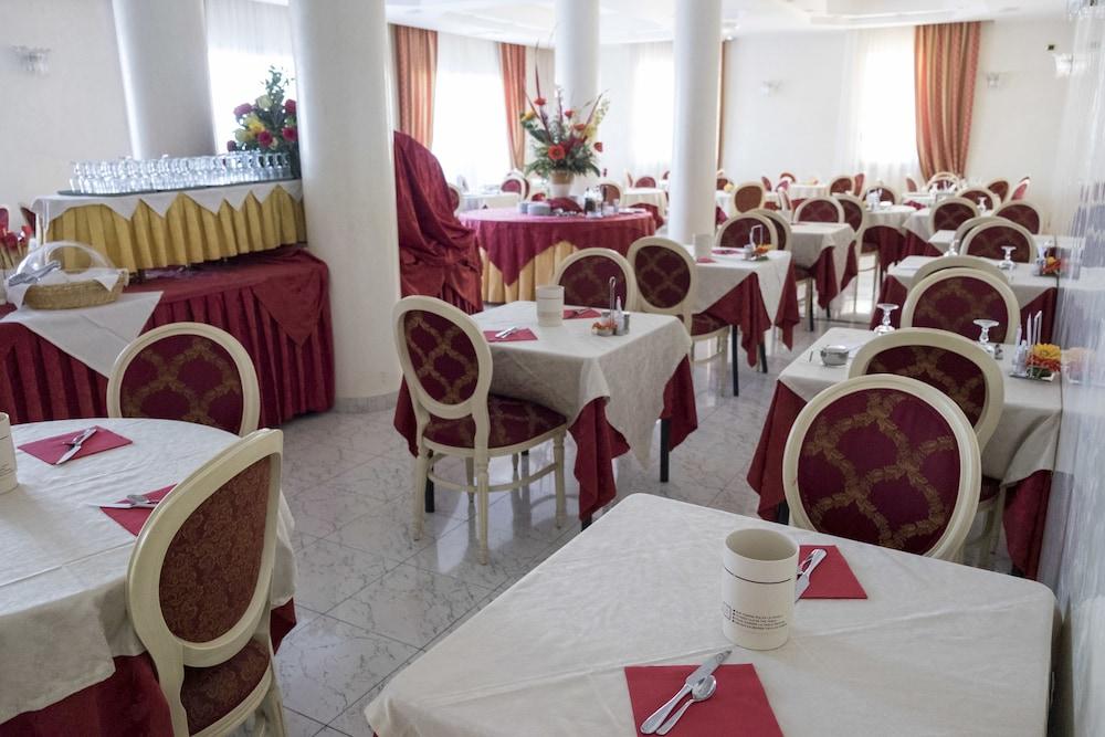 Hotel Ambassador Rimini Bagian luar foto