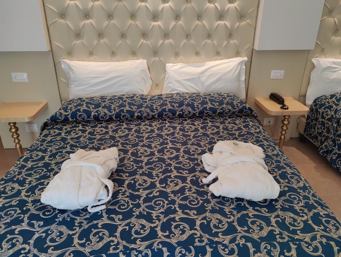 Hotel Ambassador Rimini Bagian luar foto