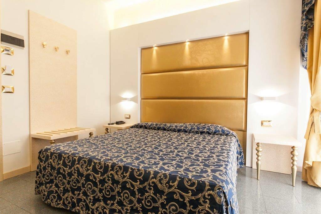 Hotel Ambassador Rimini Bagian luar foto