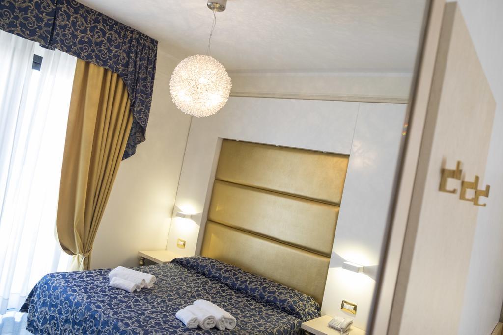 Hotel Ambassador Rimini Bagian luar foto