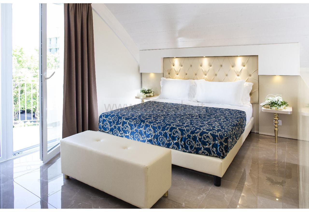 Hotel Ambassador Rimini Bagian luar foto