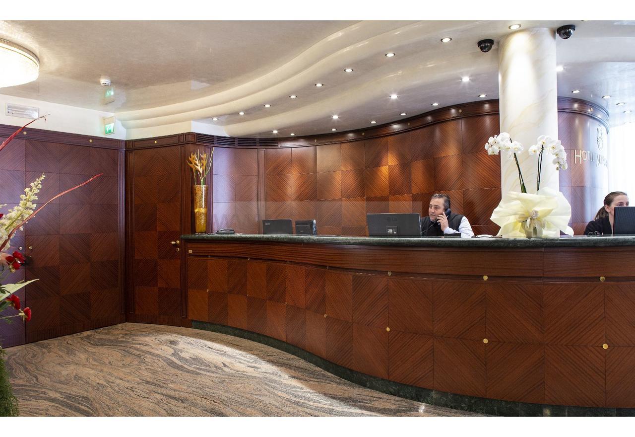 Hotel Ambassador Rimini Bagian luar foto