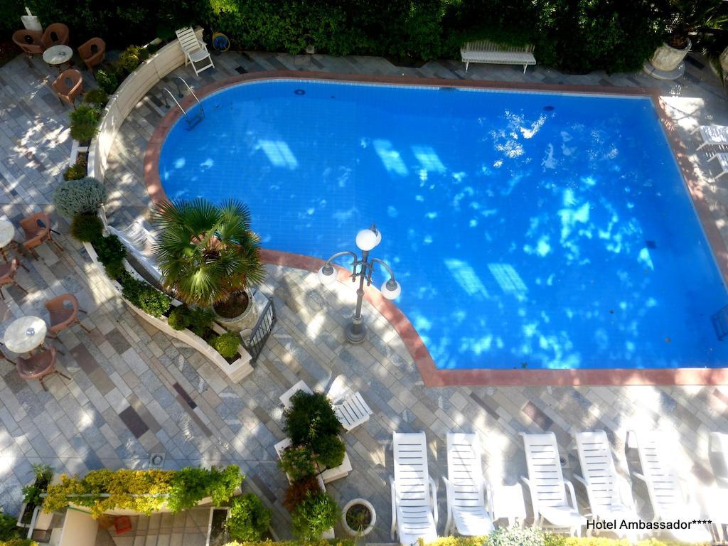 Hotel Ambassador Rimini Bagian luar foto