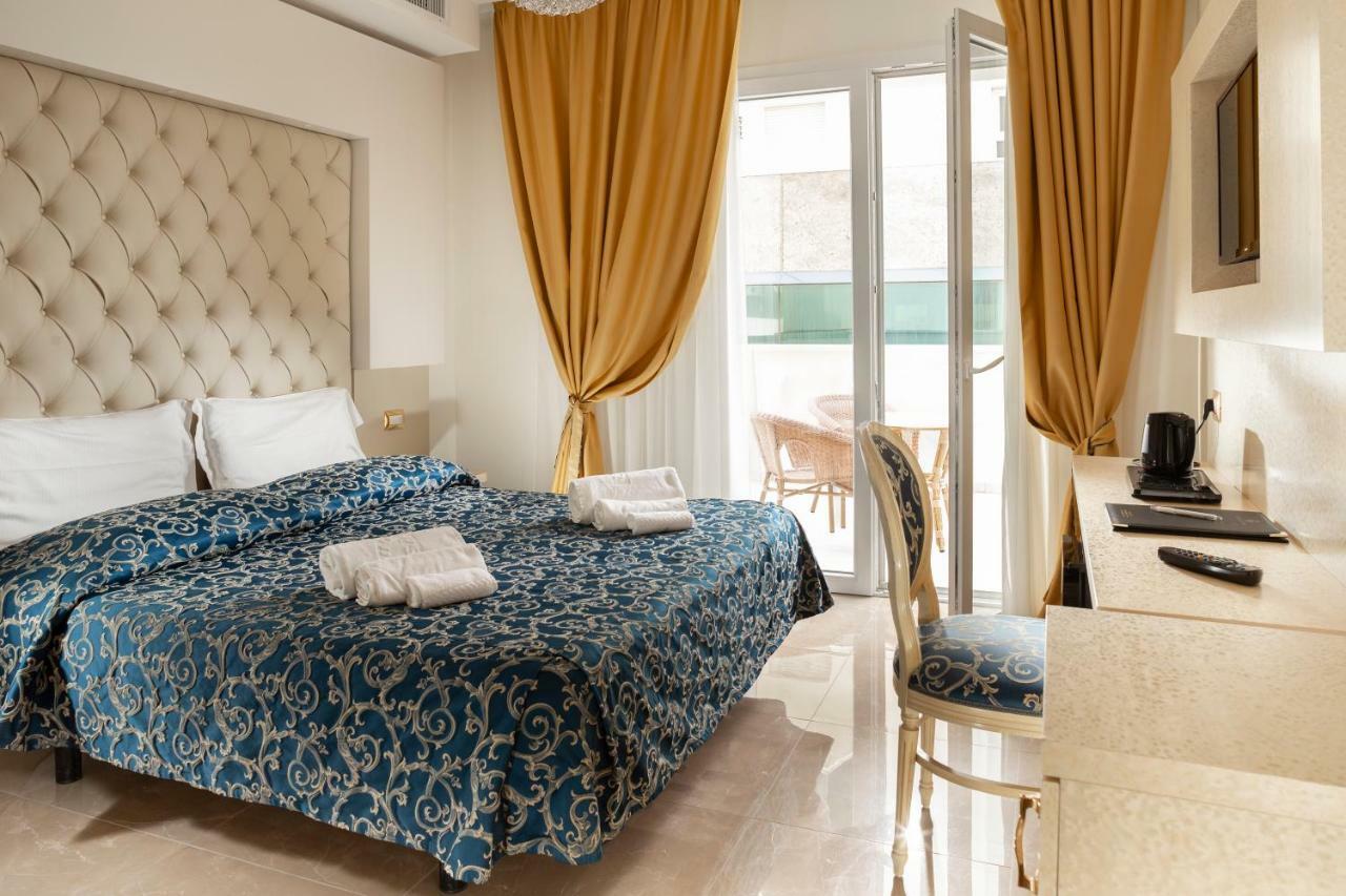 Hotel Ambassador Rimini Bagian luar foto
